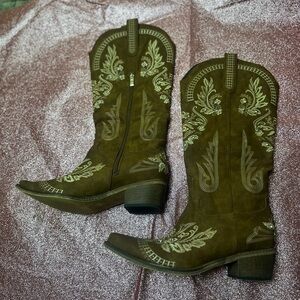 Embroidered Brown Western Boots